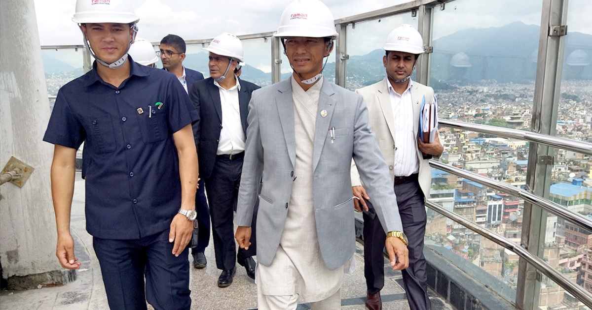 धरहरा बनाउने कम्पनीलाई मन्त्री मेटमणि चौधरीले झपारे, पेनाल्टी तिराउने चेतावनी