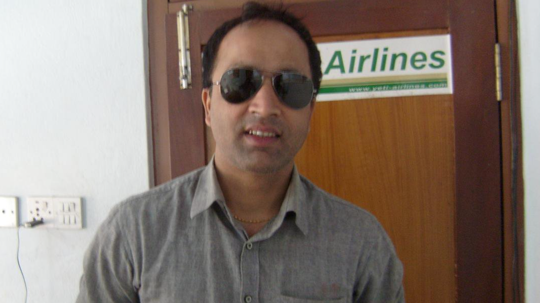 विमानस्थलका हाकिम पक्राउ : साथमा भेटियो पाँच बोतल ब्ल्याक लेवल र एक बोतल डबल ब्ल्याक लेवल